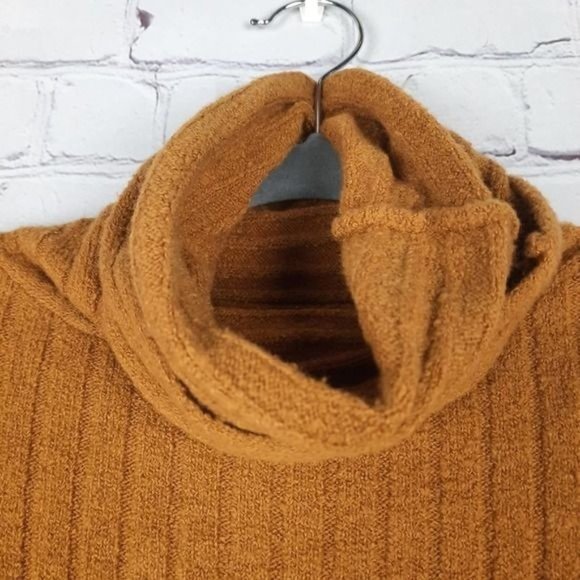 Free People Turtle Neck Ribbed Long Sleeve Sweater - Picture 7 of 13